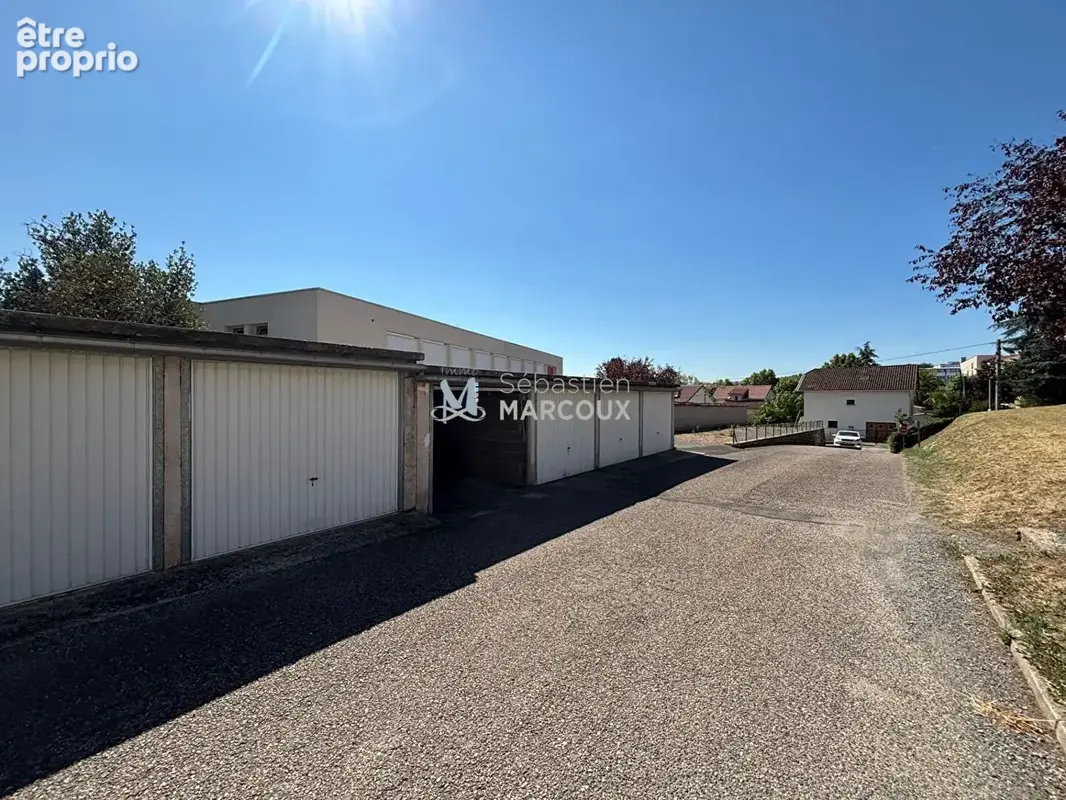 Montbrison garage - photo 3