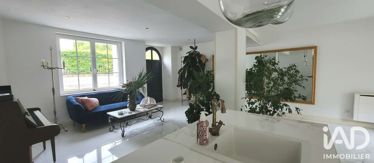 Maison 102 m² à Saint-Jean-D'angely  - photo 2