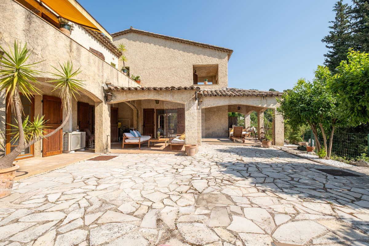 Appartement- 158m2 - Saint-Paul de Vence - photo 12