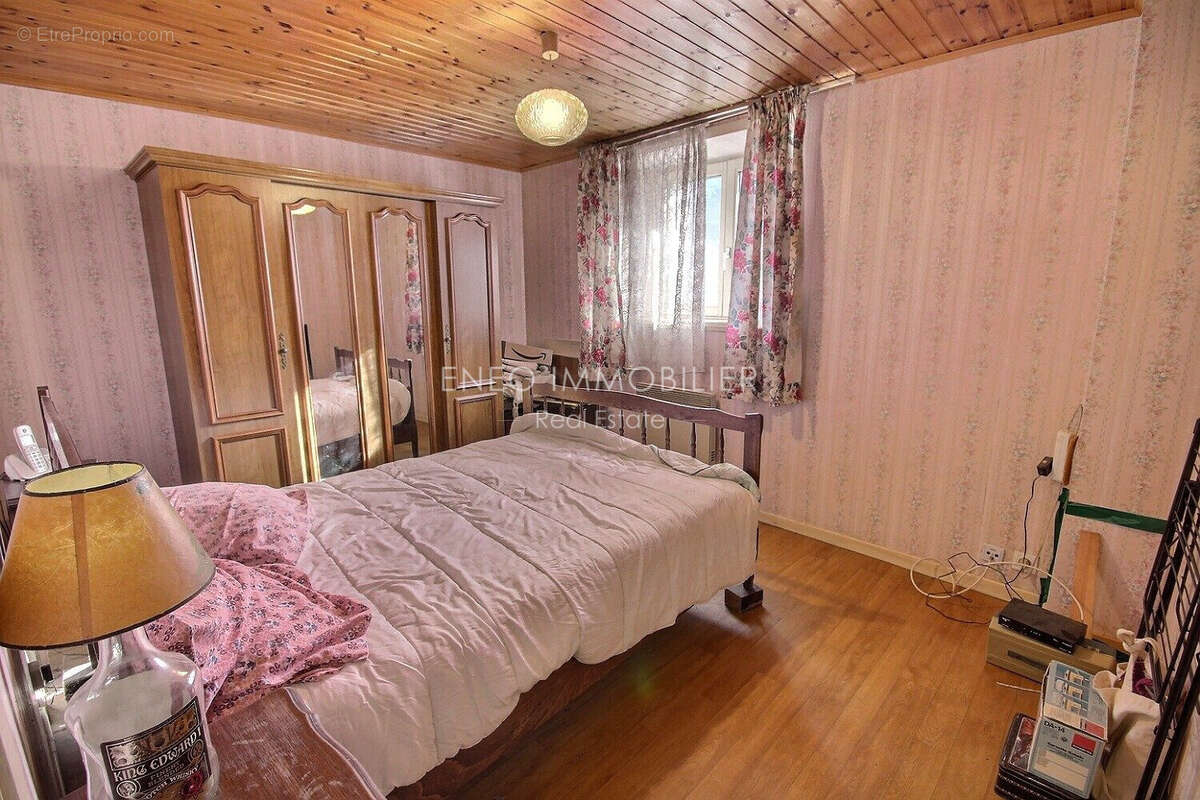 Maison à LES CHAPELLES