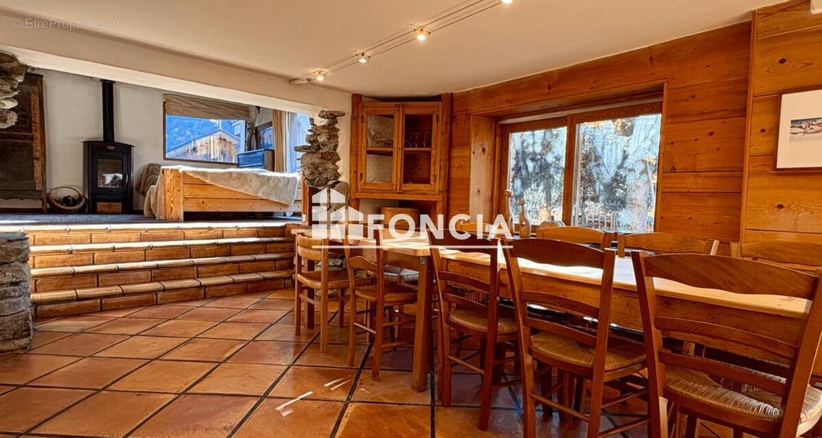 Maison à LES ALLUES