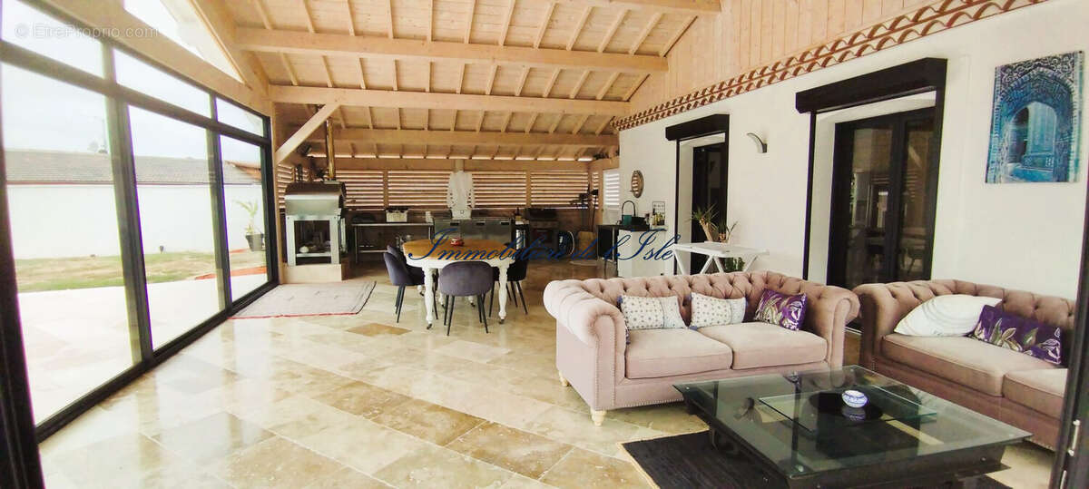 Maison à CHAMPCEVINEL