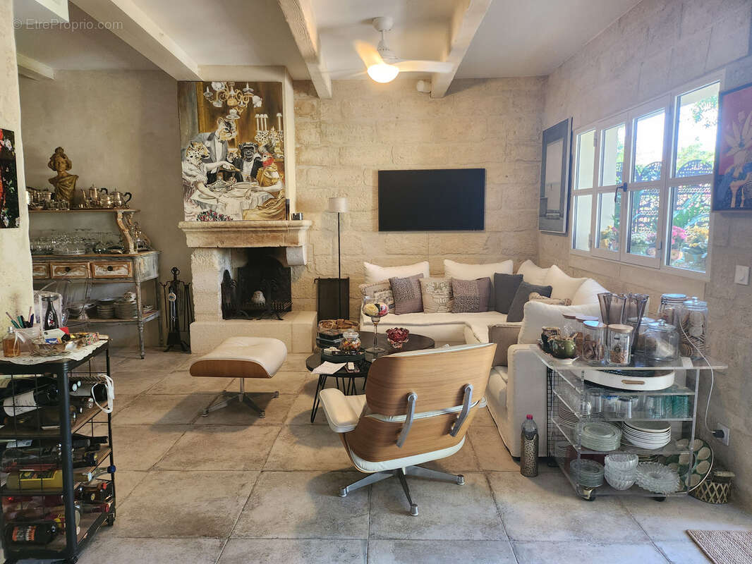 UZES Centre, Elégante maison de caractère d'exception, vendue meublée, jardin, terrasse et garage - photo 30