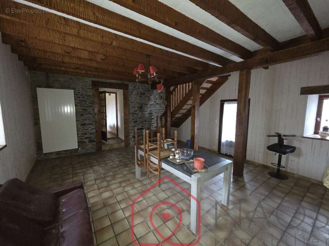 Maison à PONT-MELVEZ