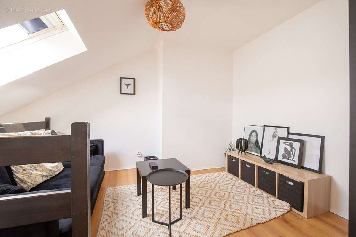 A vendre nantes cite des congres type 2 en duplex avec parking et locataire en place - photo 5
