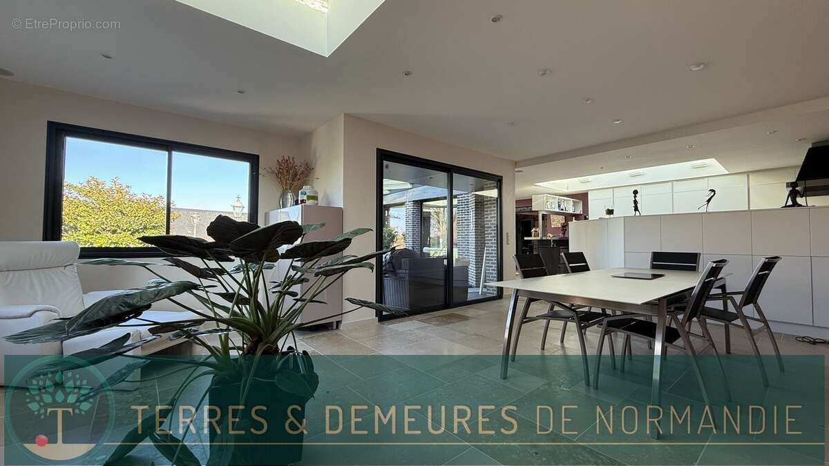 Maison à MORTEMER