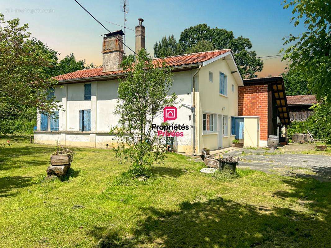 Maison en pierre 118 m² sur plus d'un hectare avec dépendances - photo 3