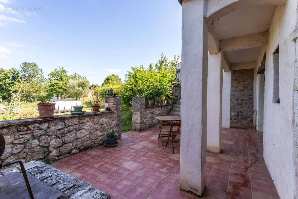 Village house with garden - photo 7