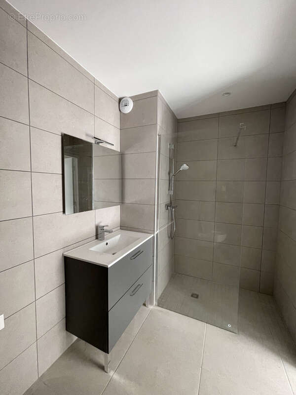 Appartement à CHARBONNIERES-LES-BAINS