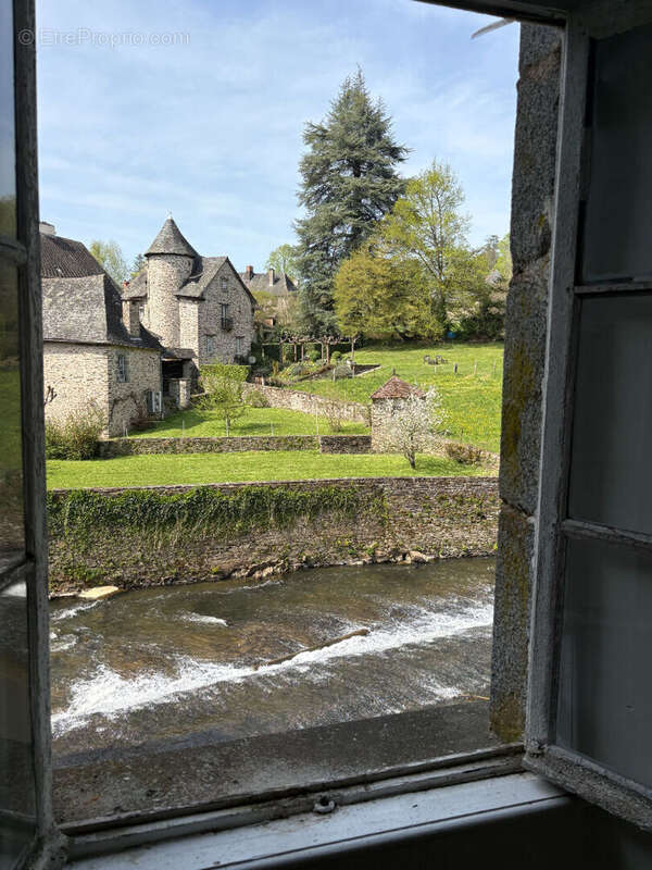 Maison à SEGUR-LE-CHATEAU