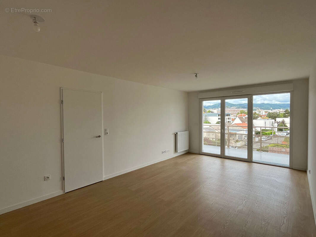 Dernier étage T3 avec balcon  et stationnement privatif à Clermont Ferrand - photo 2