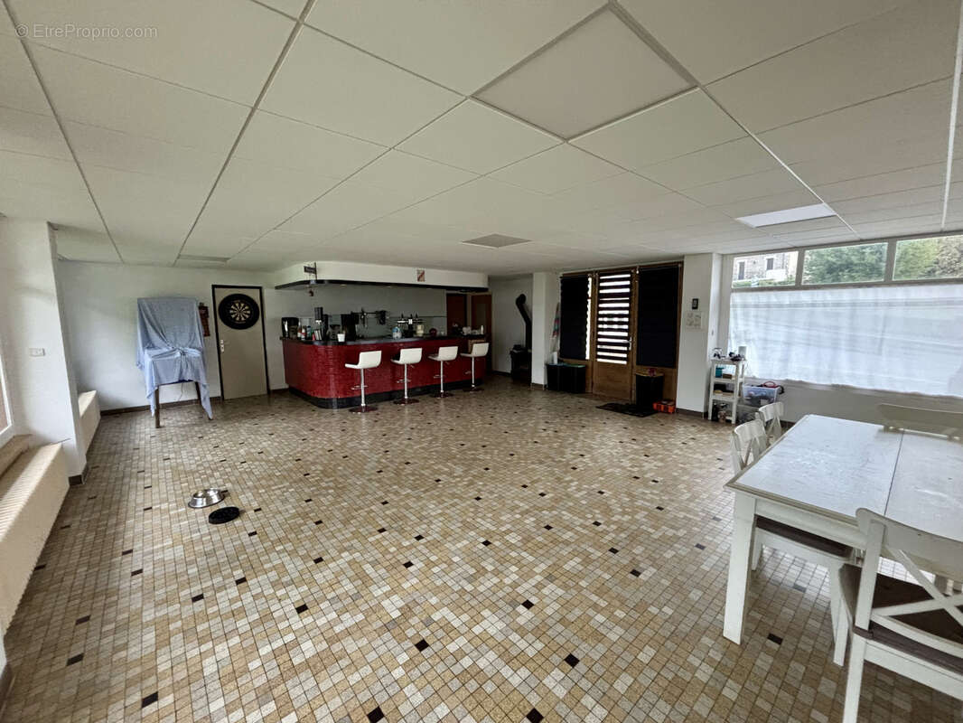 Maison et appartements à Vignols - photo 2