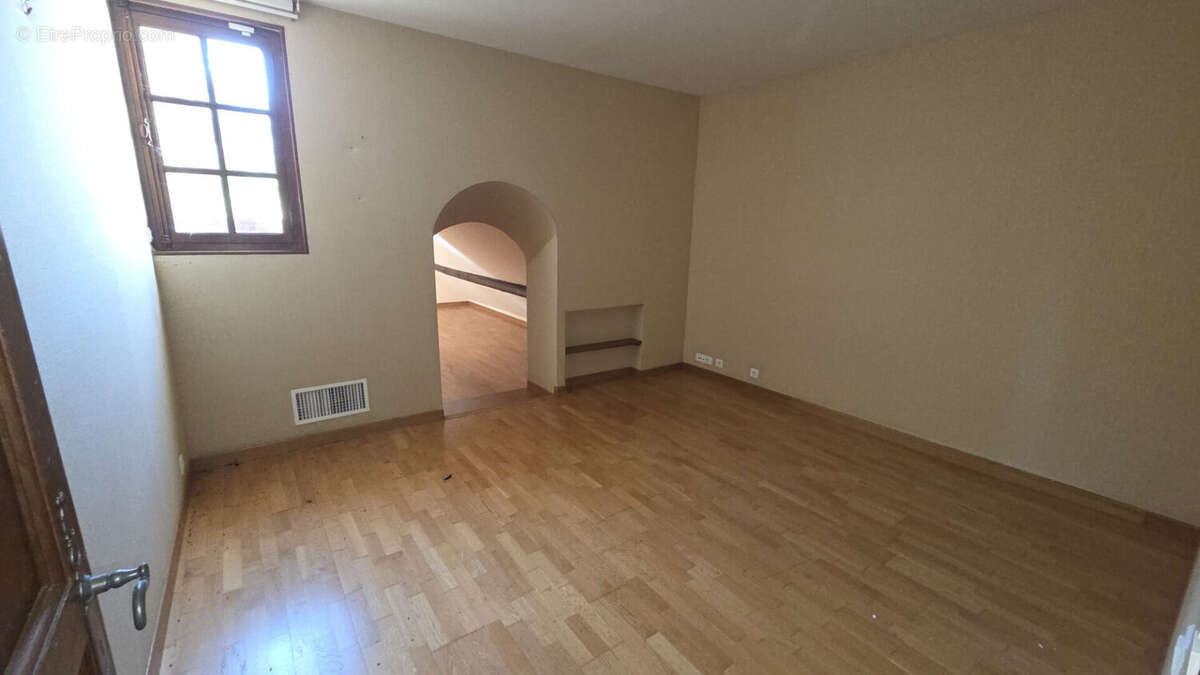 Très belle propriété de 218 m² sur plus de 20 000 m² de terrain avec étangs ! - photo 8