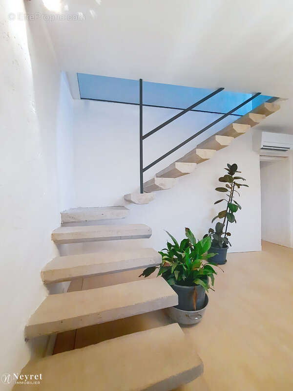 Communay - Maison de ville 151m2 - 4 chambres avec espace bureau - Cour privative de 35m2 - photo 7