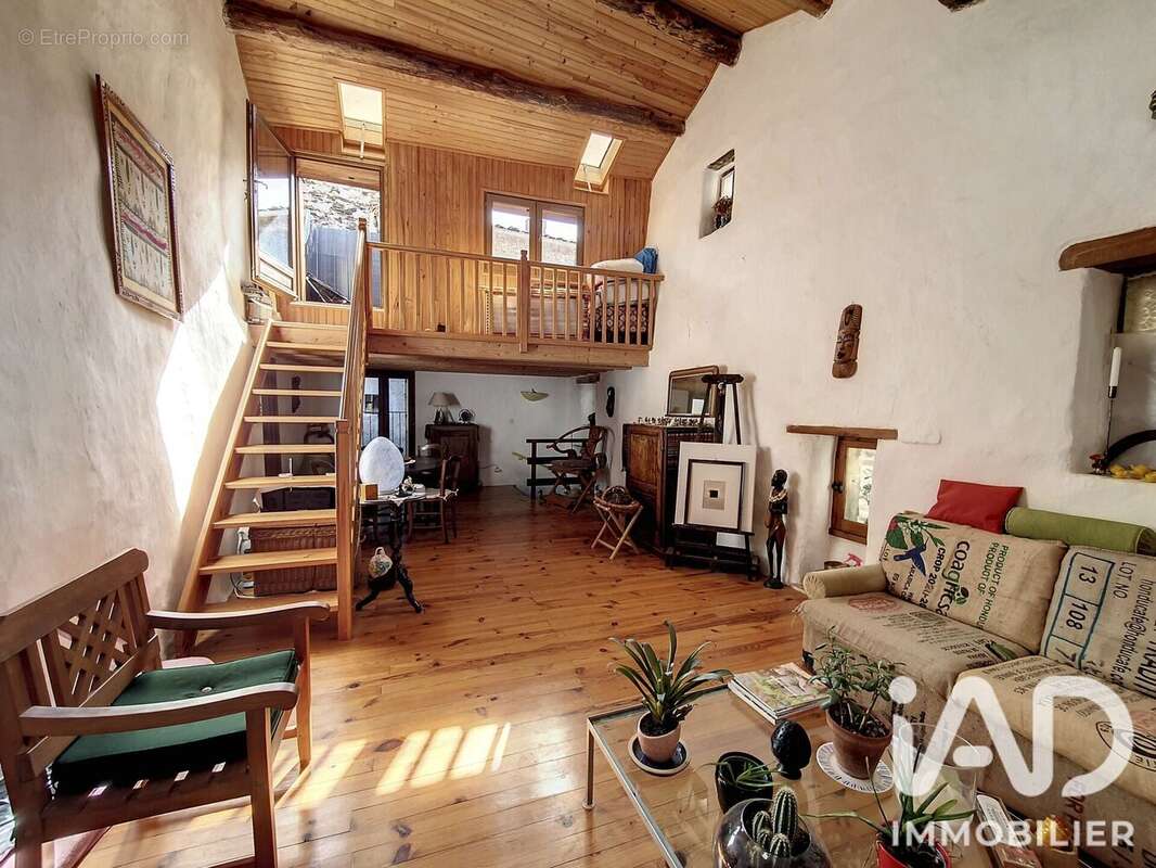 Maison 72 m² à Aulas  - photo 2