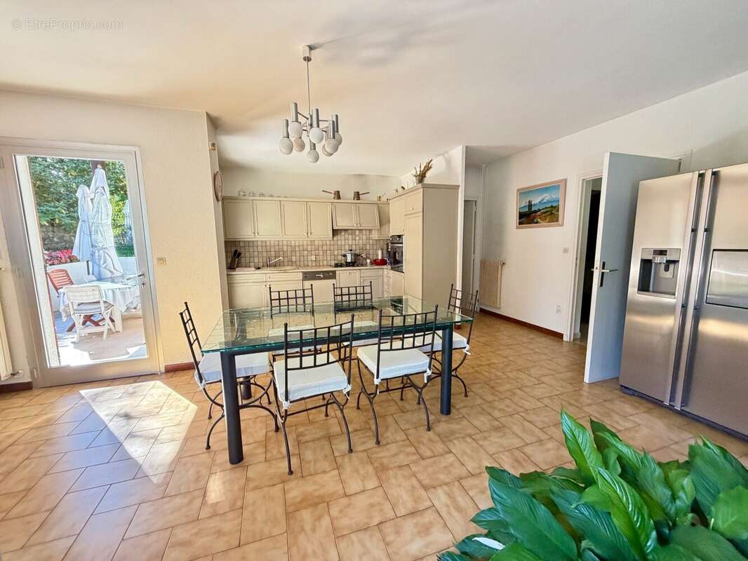 Maison à SAINT-GENEST-LERPT