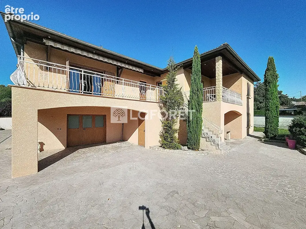 Maison familiale avec piscine, beaux volumes et espace indépendant - photo 2