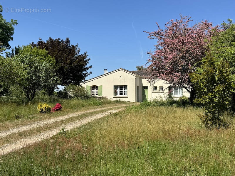 Maison à NEUVICQ