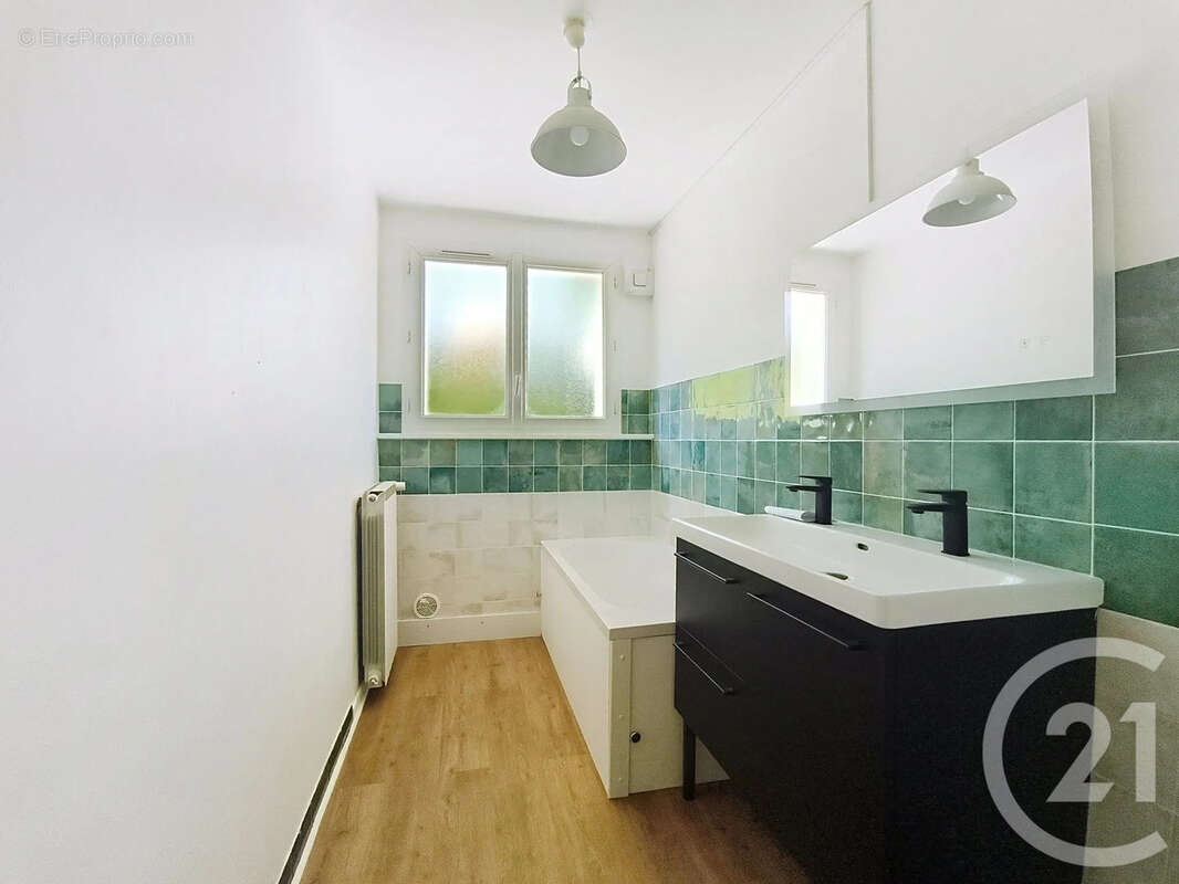 Appartement à PARON