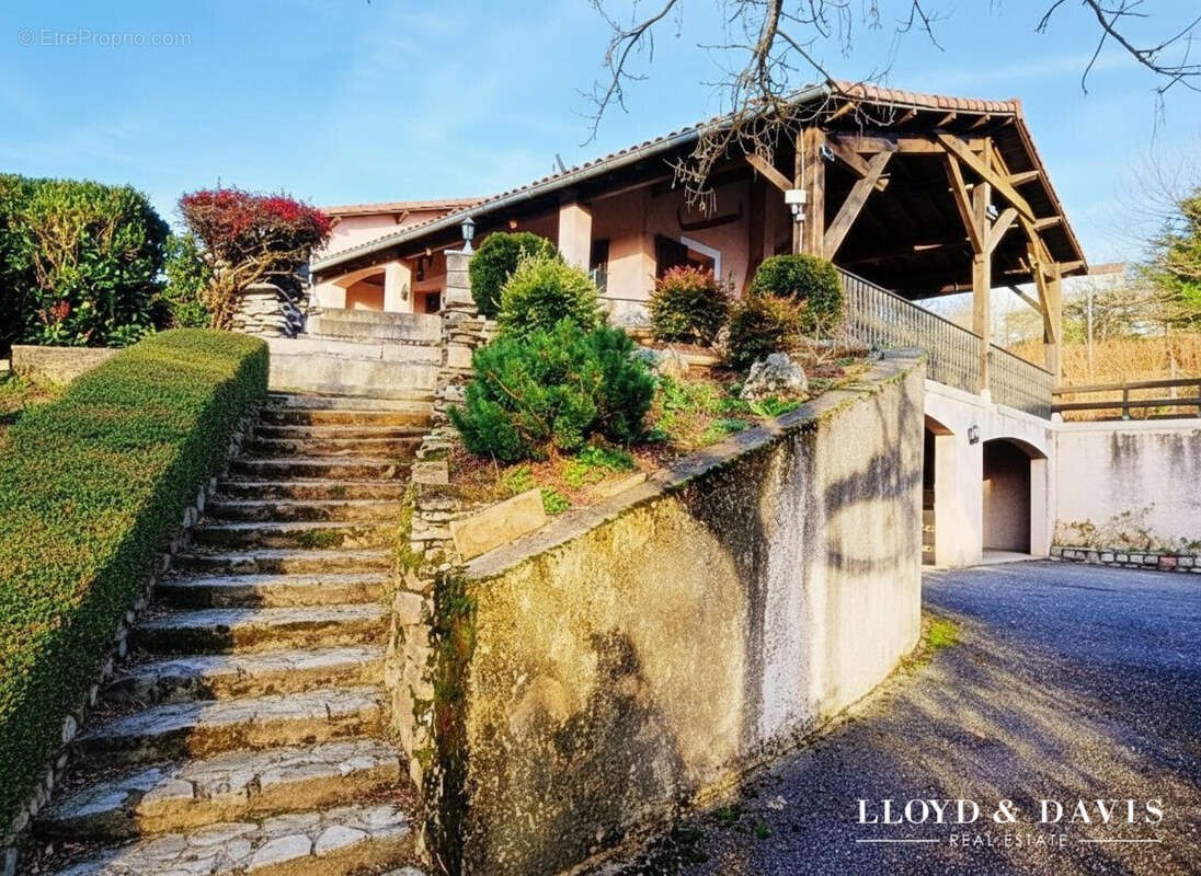 Maison à LUZINAY