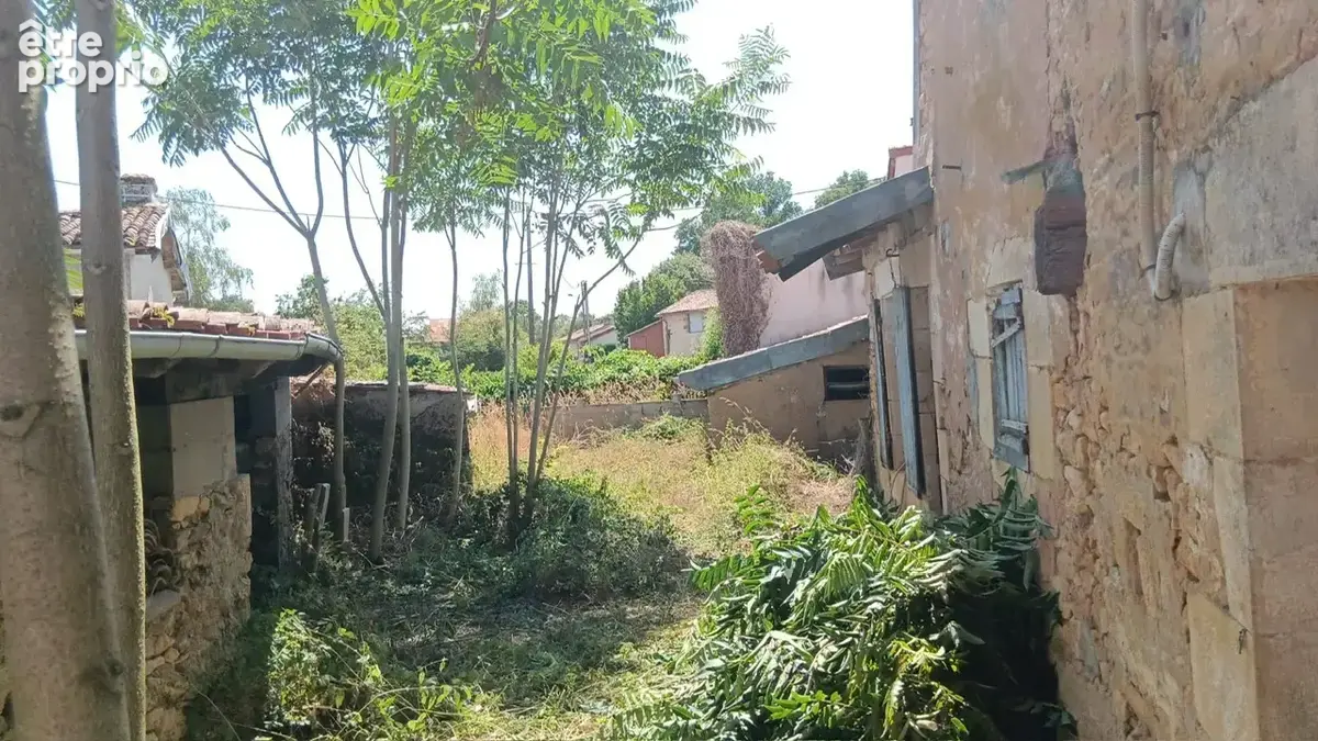 Maison ancienne à rénover   À 3 minutes de Gençay - photo 4