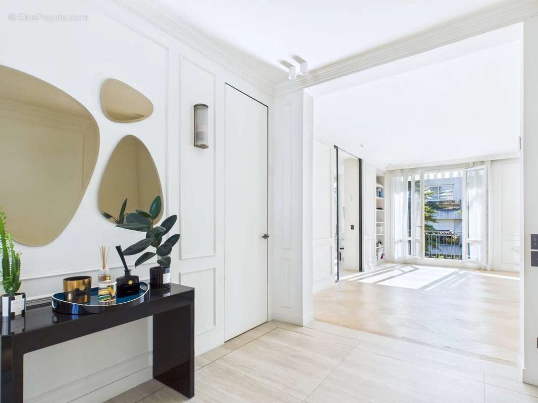 Appartement à NEUILLY-SUR-SEINE