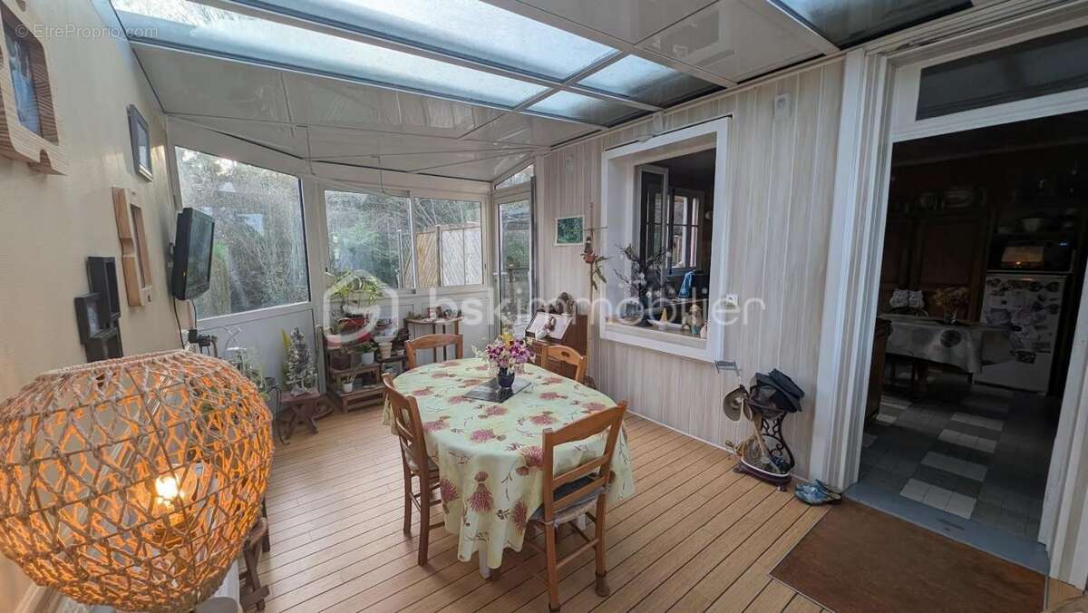 Maison à LES CLAYES-SOUS-BOIS