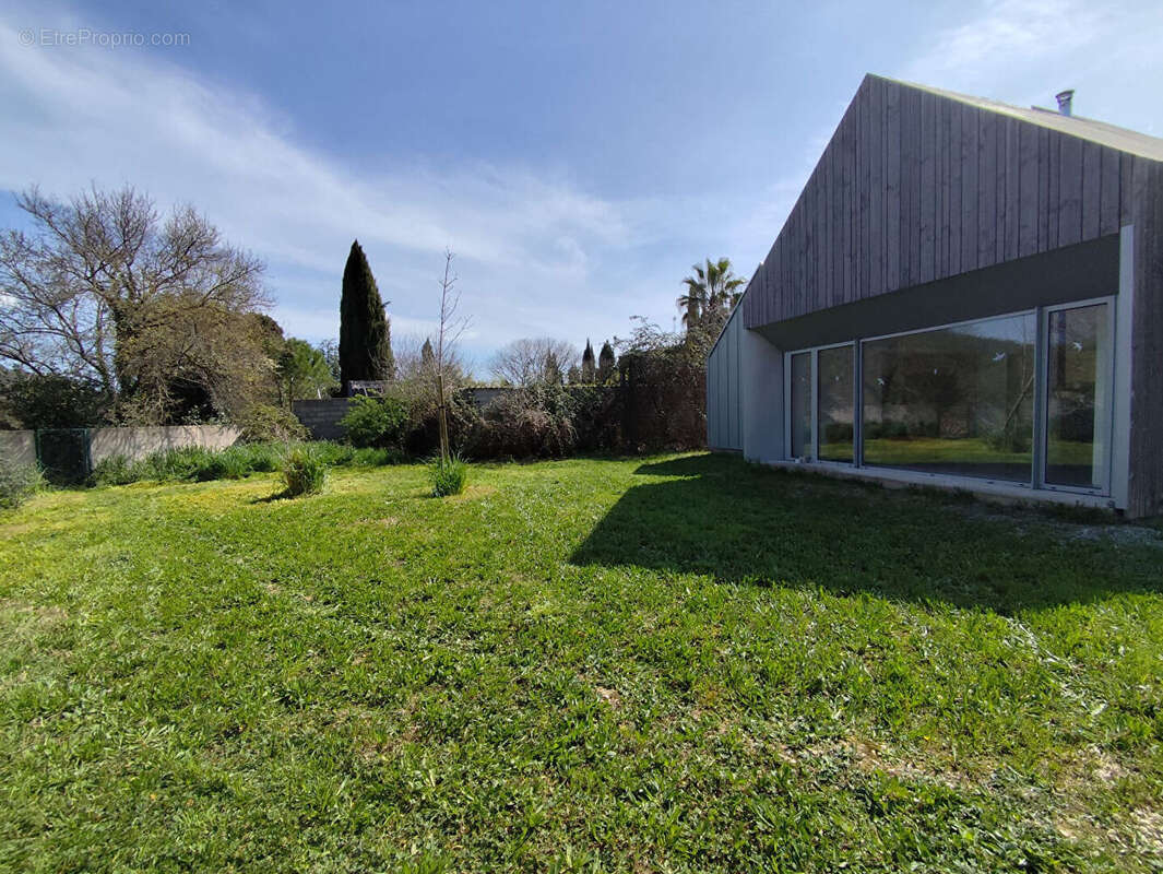 Maison à CANNES-ET-CLAIRAN