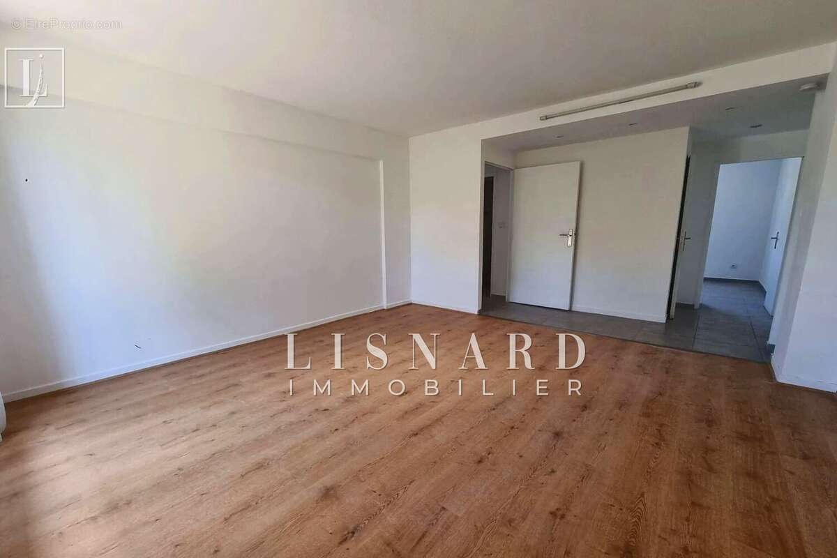 Appartement à VALLAURIS