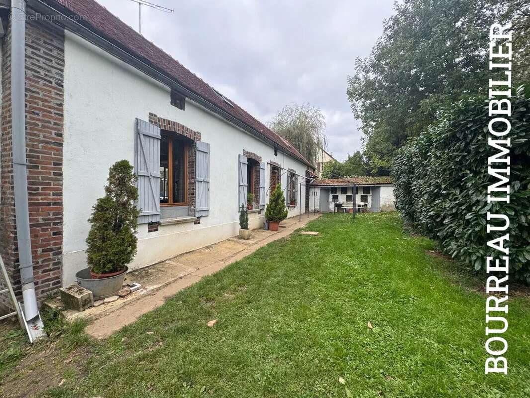 Maison à ARCES-DILO