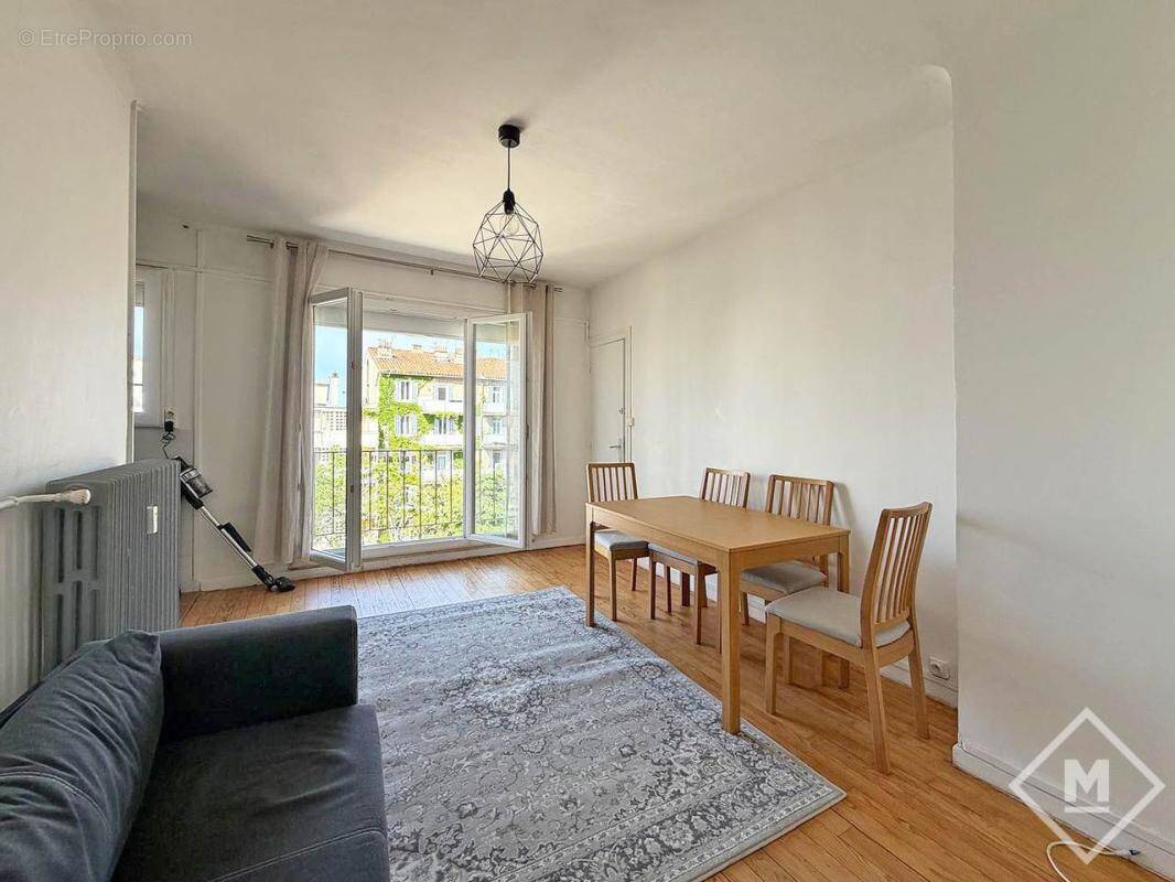 Appartement à MARSEILLE-5E
