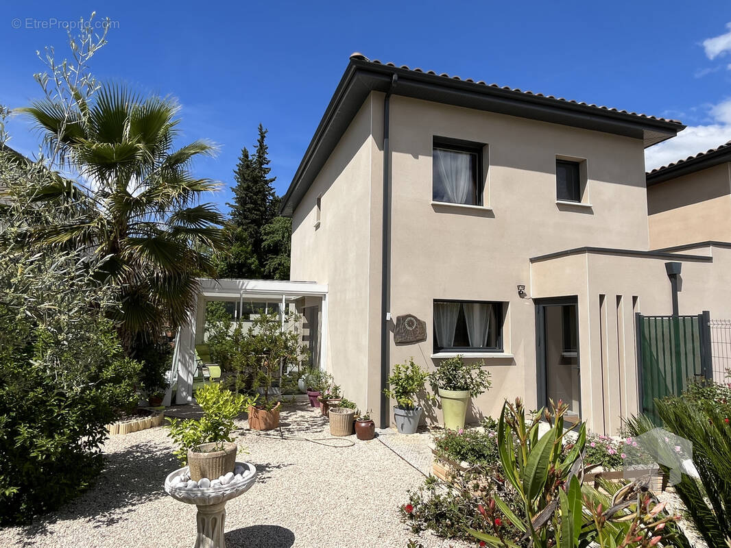 Maison à MONTELIMAR