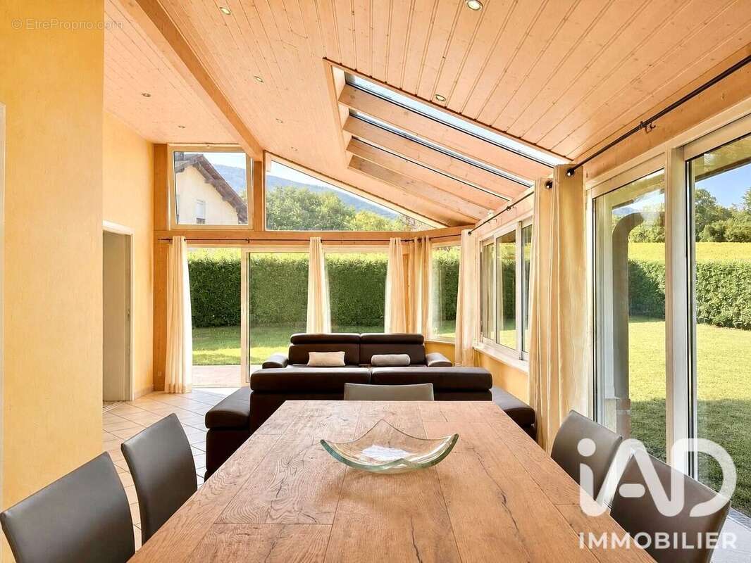 Maison 243 m² à Archamps  - photo 7
