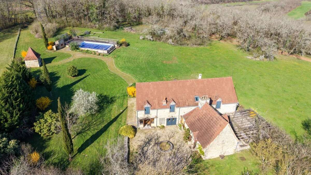 Maison à SALVIAC