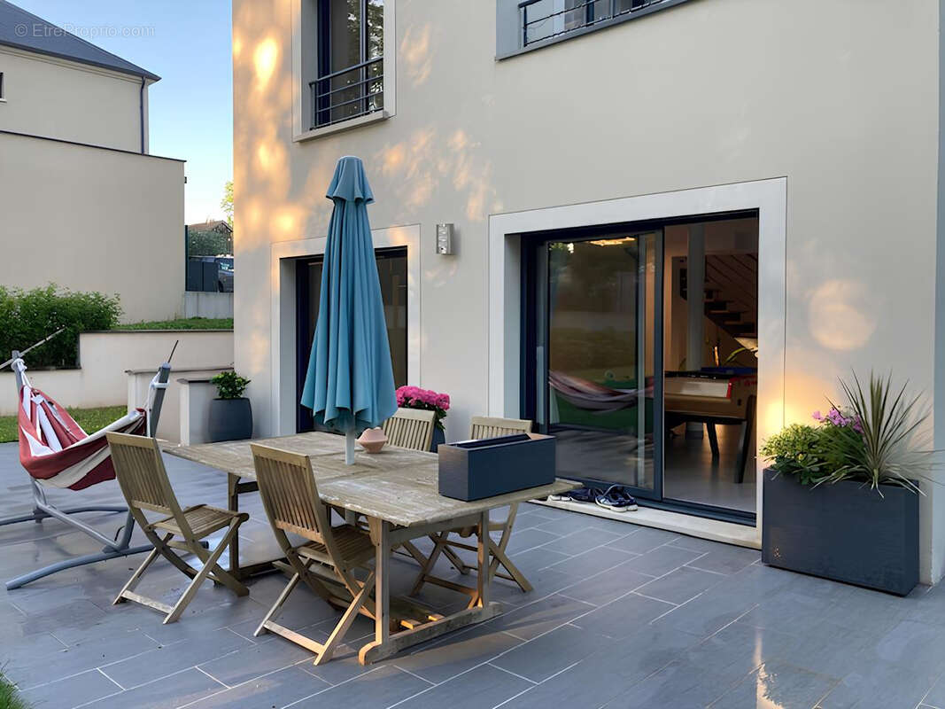 Maison à CRESPIERES