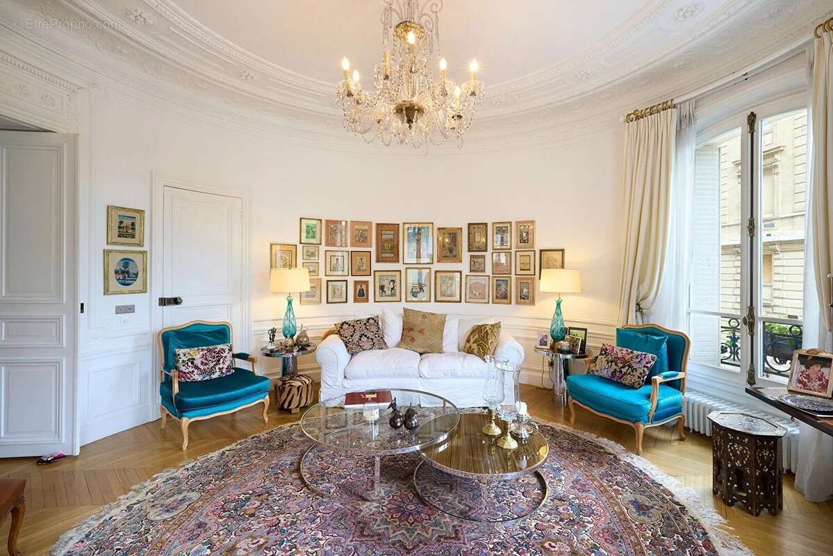 Appartement à PARIS-16E