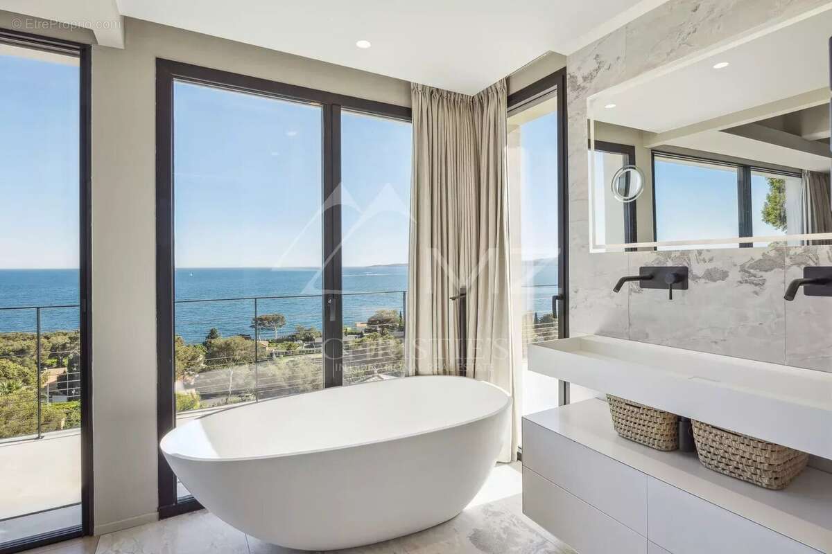 Maison à LES ISSAMBRES