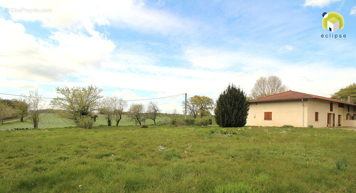 Maison à CURTAFOND