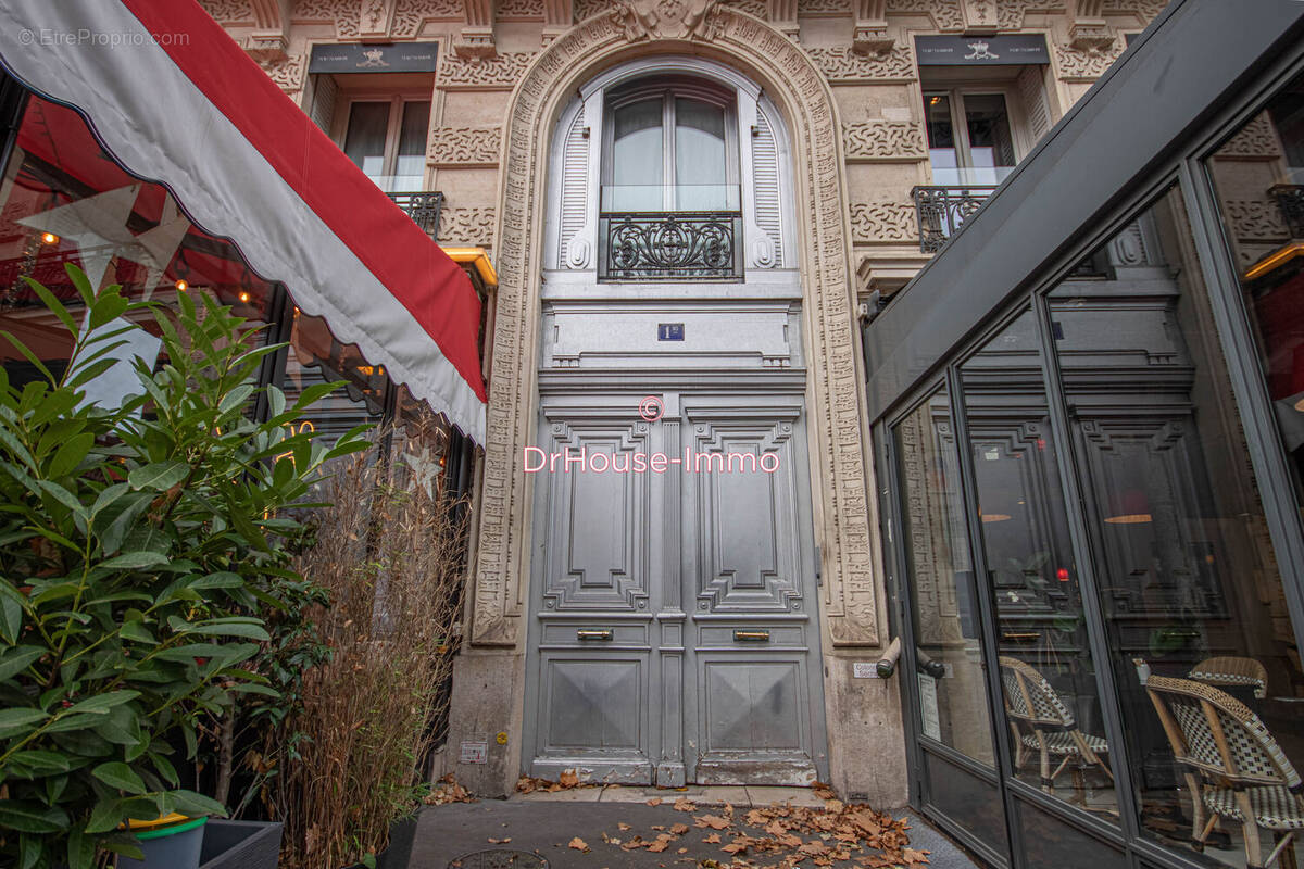 Appartement à PARIS-17E