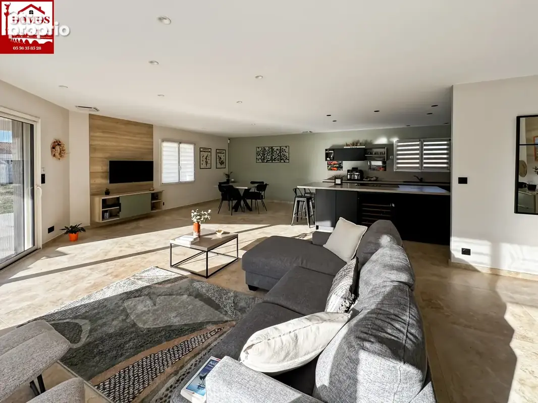 PAREMPUYRE Superbe maison avec garage attenant sur parcelle de 600 m2 environ - photo 3