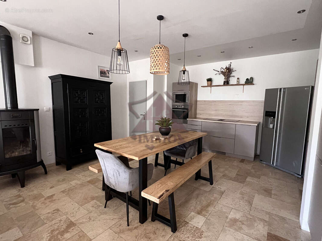 Maison à BERRIAS-ET-CASTELJAU