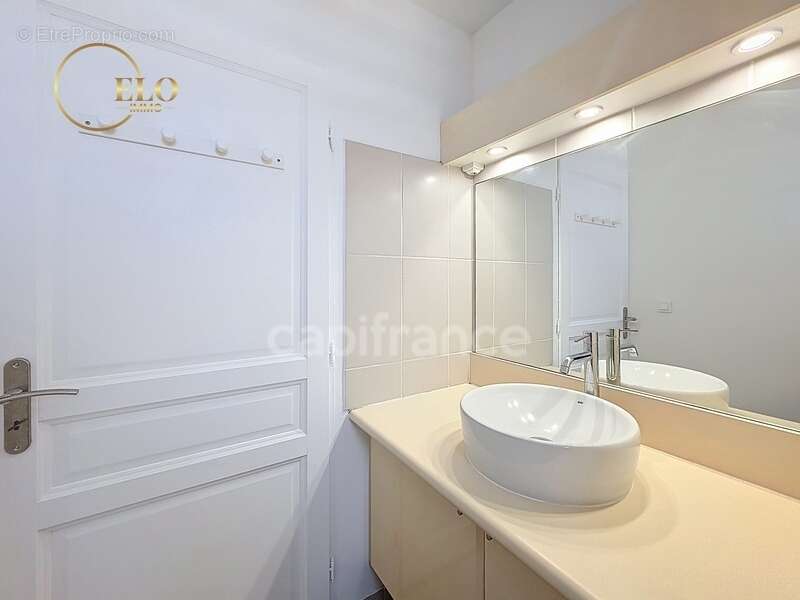 A vendre à Saint-François : Magnifique T3 Lumineux + parking - photo 6