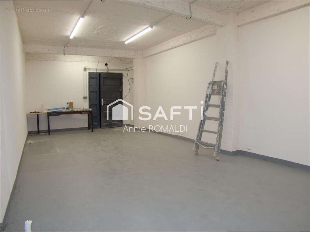 Photo 2 - Commerce à ARGENTEUIL