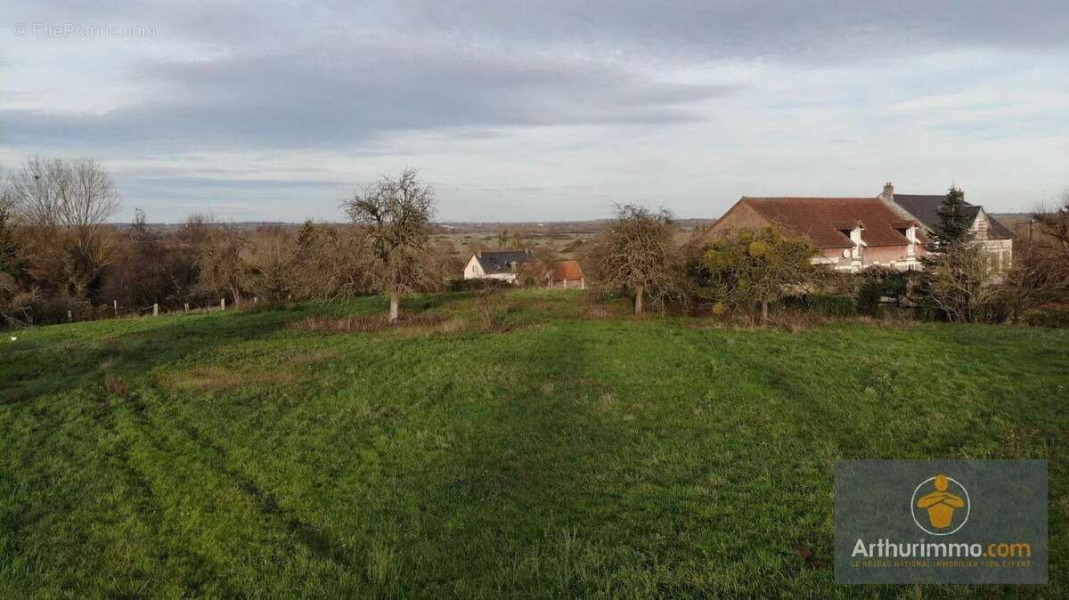 Terrain à AMIGNY-ROUY