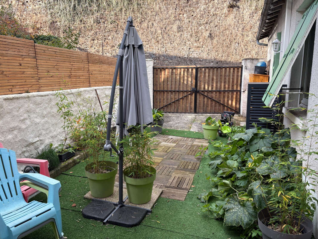 Coussac Bonneval maison de 6 pièces  proche des commerces avec cour et garage - photo 20