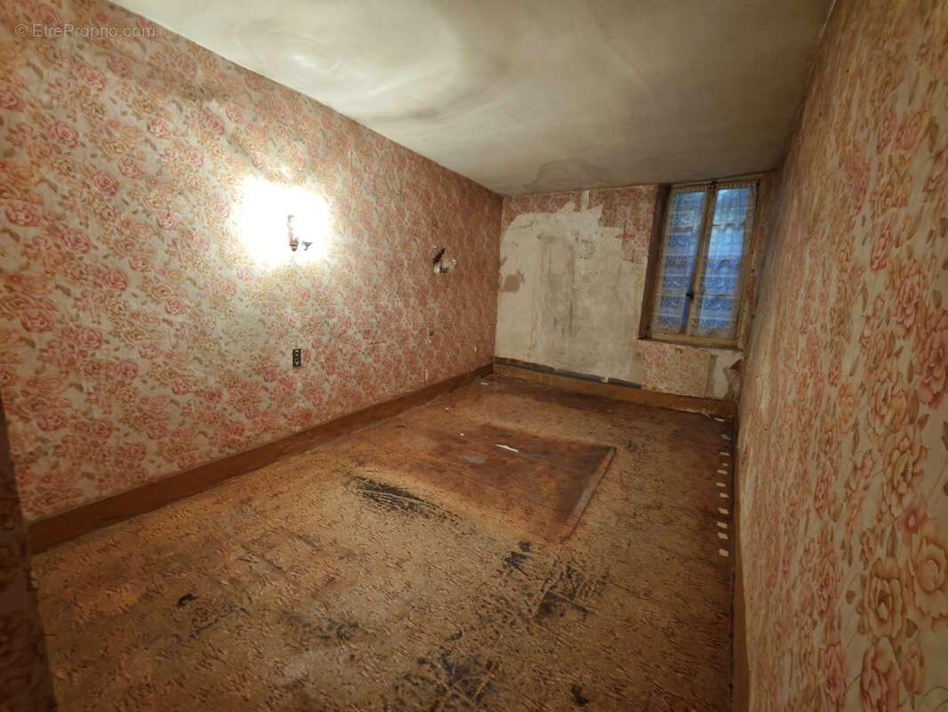 Maison de Village de type 3 avec cave. - photo 3