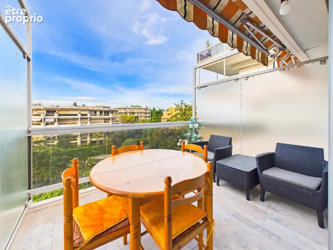À deux pas d’Antibes et Juan-les-Pins – Studio cabine en résidence sécurisée avec parc et piscine - photo 2