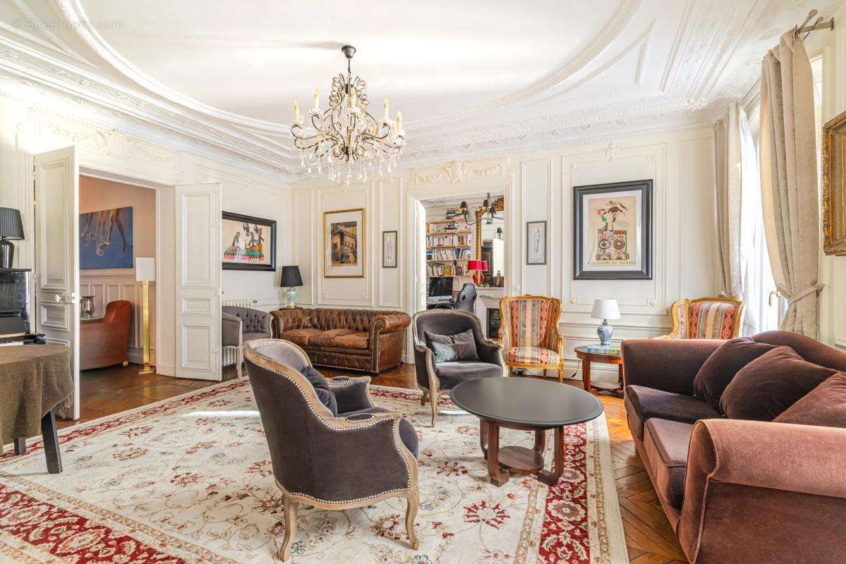 Appartement à PARIS-16E