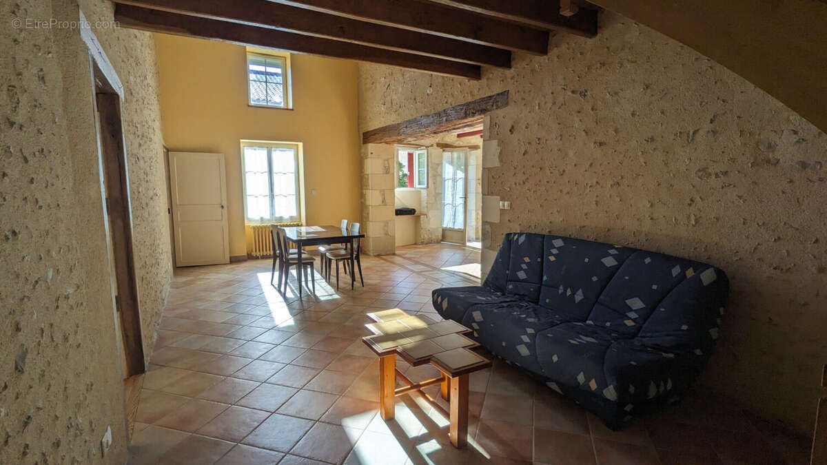 Maison à LA CHAPELLE-BATON