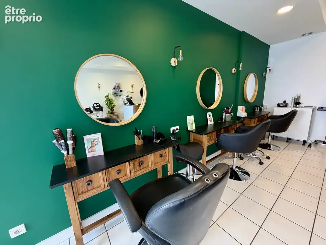 Salon de coiffure mixte hyper-centre face Mairie. - photo 3